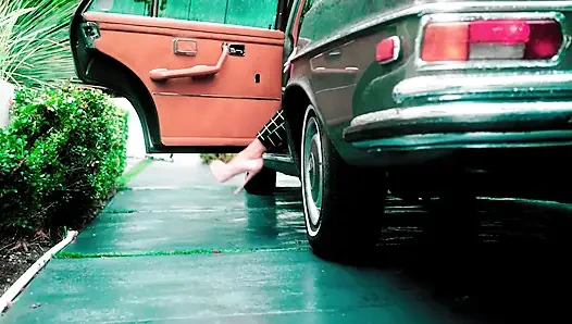 Wicked - liz jordan dientot habis-habisan di ruang istirahat