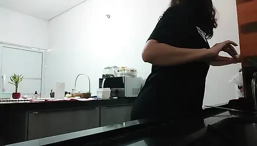 Woman teasing while washing dishes. She loves to transmit to the voyeurs on duty