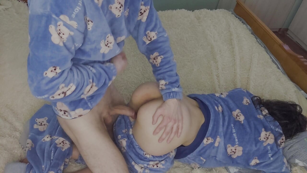 Довгий, жорсткий секс кінчив всередину