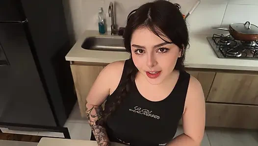 Ngentot pantat besar teman saudara tiriku