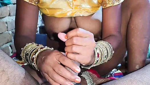 Indian husband wife ki romantic sexy videos. Suman bhabhi apne pati ka lund hila ke bedroom me sex kiya.