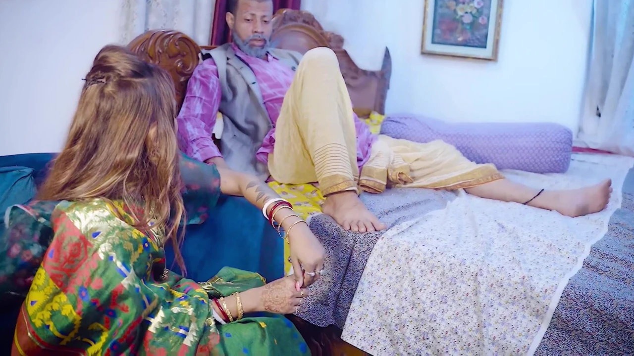 Bete ke ghar pe nhi rahne par sasur ne meri jawani ki pyaas bujhai