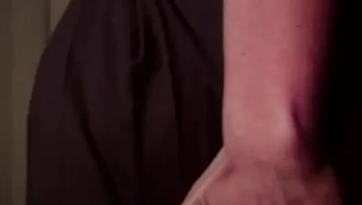 Mükemmel kızıl saçlı orta yaşlı seksi kadın sert sikişten sonra göğüslerine döl püskürtüyor