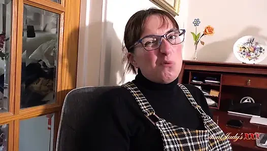 Auntjudysxxx - 48 yaşındaki büyük memeli orta yaşlı seksi kadın patronun Ruby Cattrall ofiste yarağını emiyor