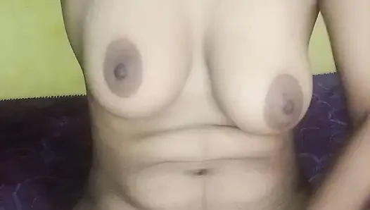 Tamil Ponnu Monica'nın ilk videosu