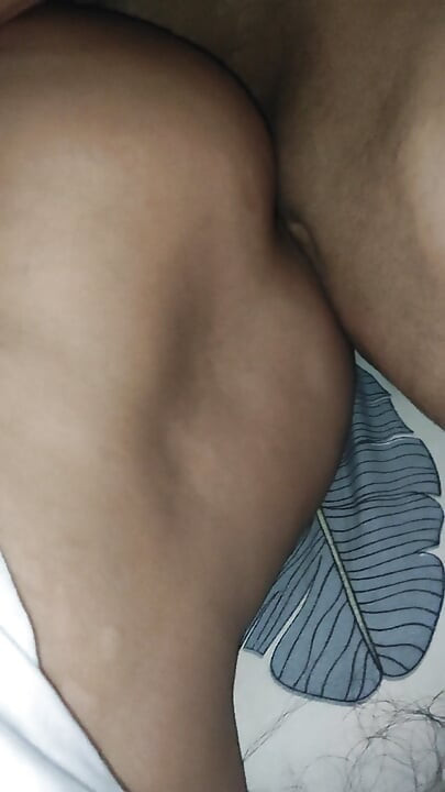 Un couple excité baise