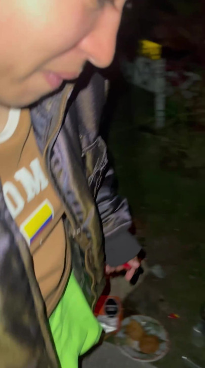 يمتصني في المخيم