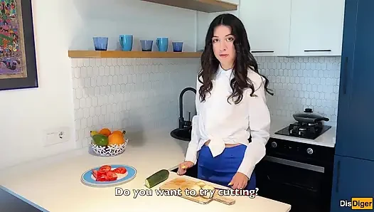 Komşu yemek yapmayı öğrenmek istediğini söylüyor ama beni anal sekste istediği ortaya çıktı