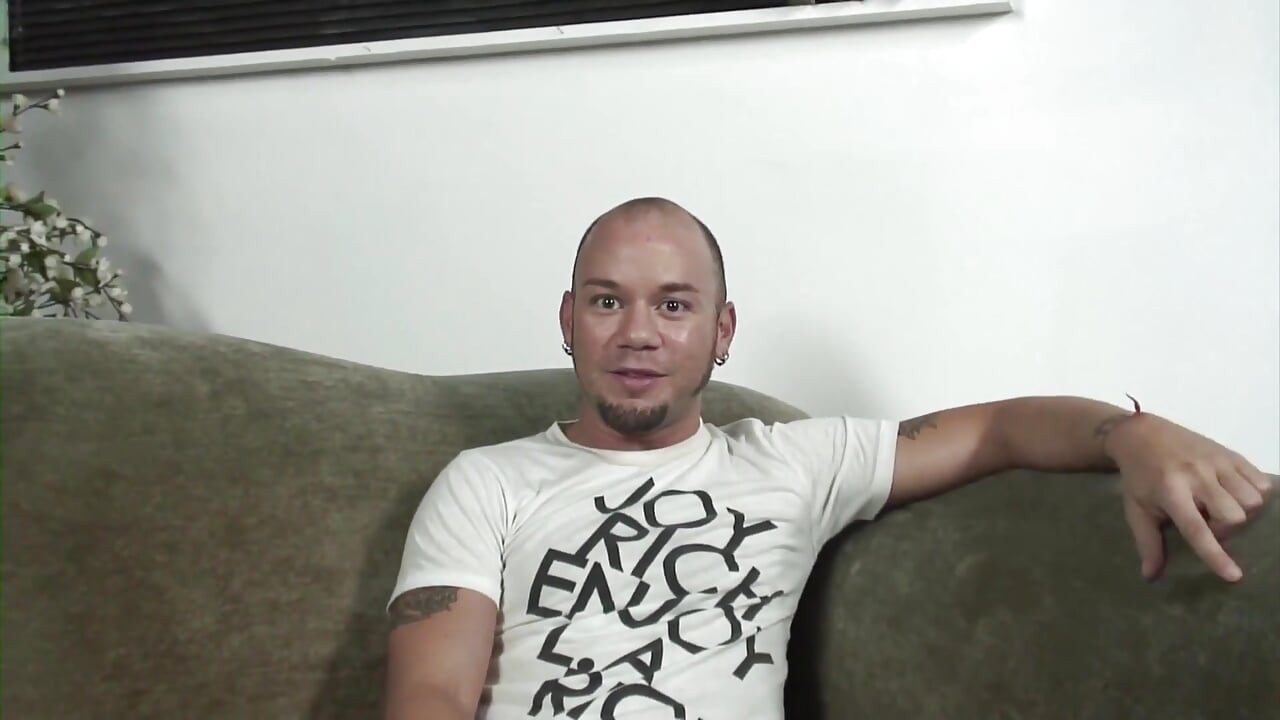 Muscled gay sluts like to fuck and lick each other