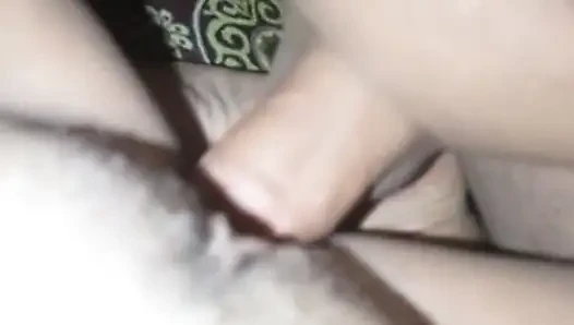 Eski erkek arkadaşımın küçük penisi tarafından sikilmeyi seviyorum.