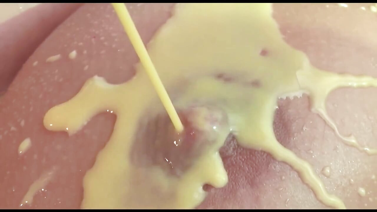 Si blonde panas dengan tubuh sempurna dipancut mani di merata-rata semasa melancap
