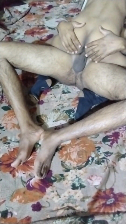 Okul kızı kutsal günde erkek arkadaşı tarafından sikiliyor | Klip 3