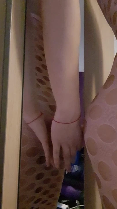 Beginner sissy using her toy to reach a sissygasm