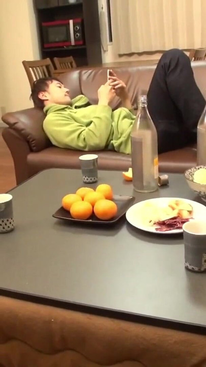 一个新的发现，你可以在小津看到尽可能多的内衣，当他们在 kotatsu！2 | 短片 1