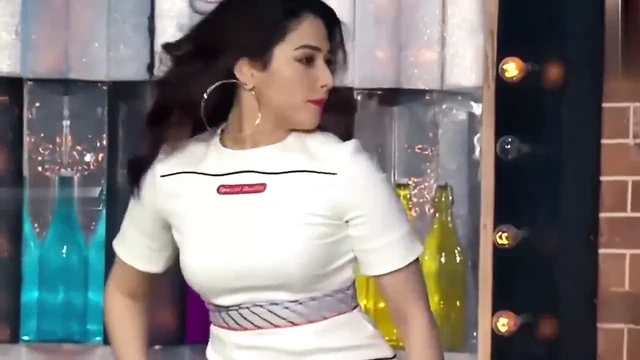 Sexy tammana ko dekh kar hilaoo