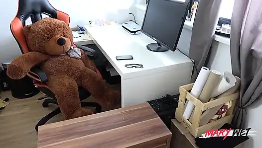 Quikie with Peculiar Peeker! Mega Creampie!