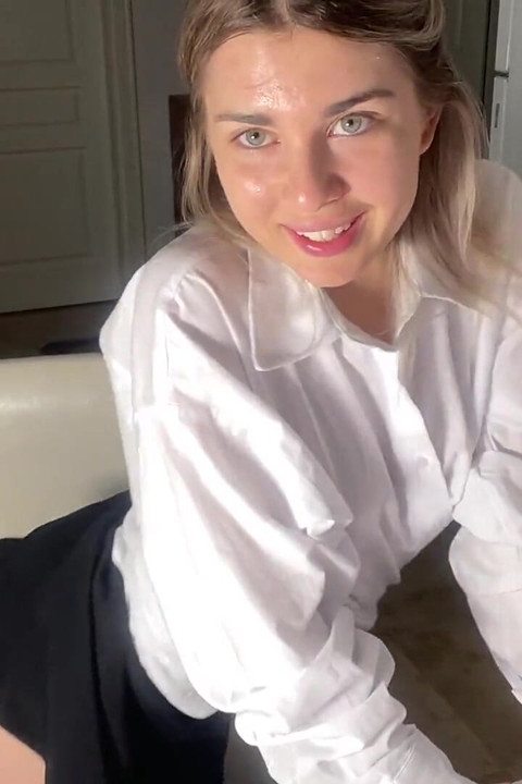 Secretary Jumps on Boss's Dick