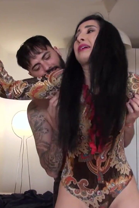 ถูกผันและผูกมัด เธอถูกส่งมาให้กู