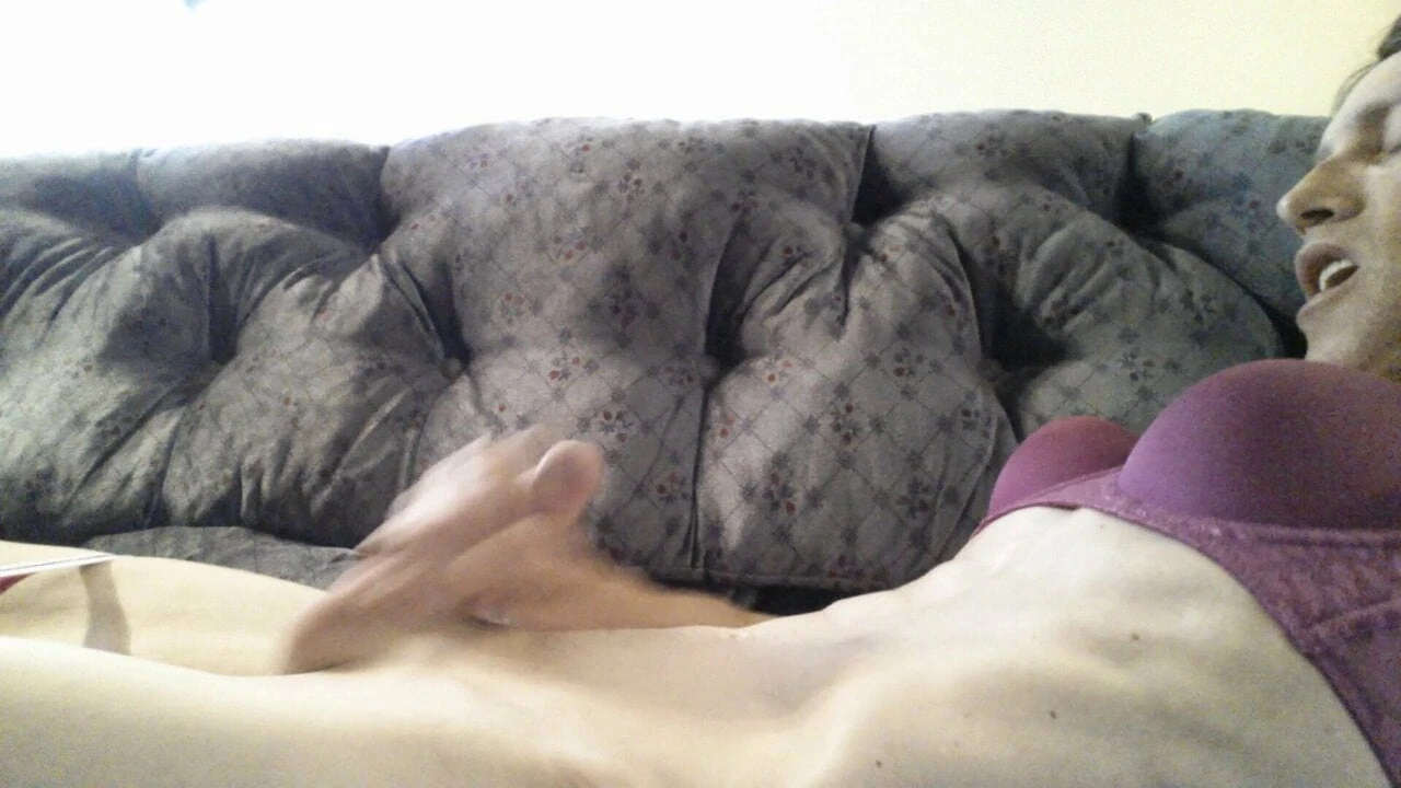 Lớn cumshot trên của tôi áo ngực