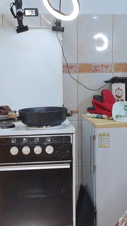 裸体厨师米拉：用红酒烹饪多汁的肉（4-相机视图！）（注重质量和菜肴） |剪辑 1