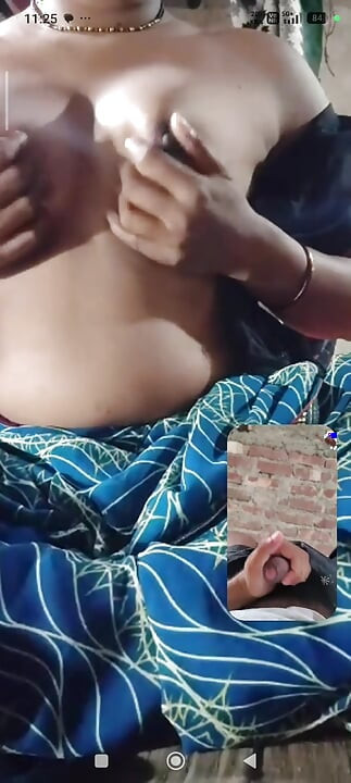 Desi tante Ki Chuchi op videocall