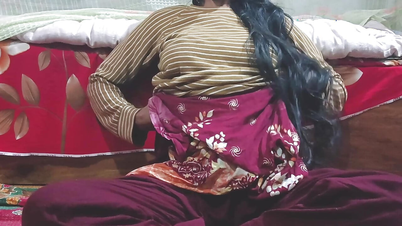 Desi seksi devojka masturbira sa aubergine Video.