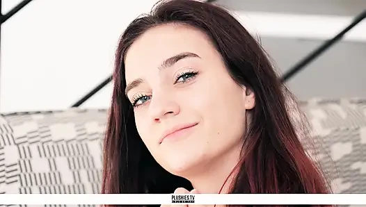 Meggy masturbiert in zeitlupe