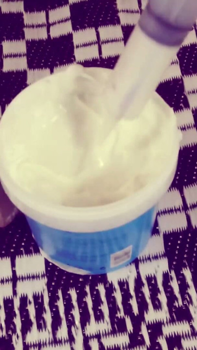 Έβαλε κρέμα Chantilly ENEMA στον κώλο μου και τον άφησα να με γαμήσει μέχρι να τον αδειάσω πάνω του! | Clip 1