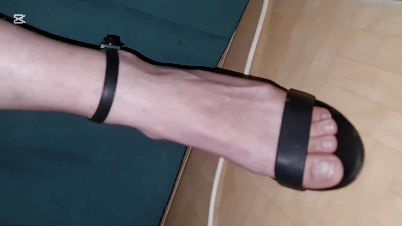 Sexy voetgodin milf stripshow en solo