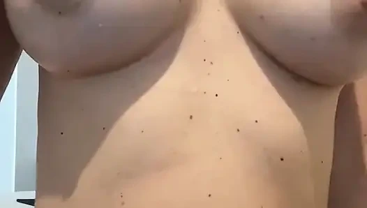 Meme uçlarımı ovmaya başladığımda bunun olacağını beklemiyordum