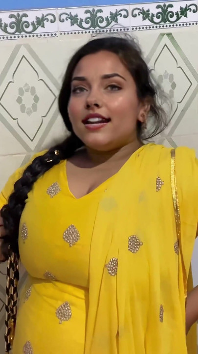Devar ji'm götümü iyi hissediyor, bu yüzden karantinadayken desi köyü yeni evli yenge Hintçe sesli seks