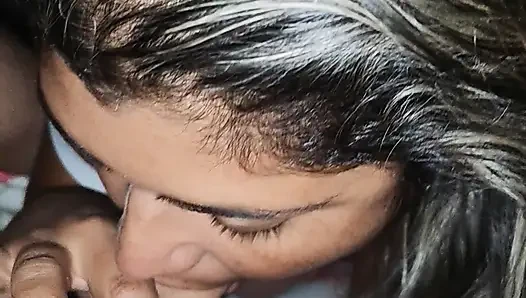 Hintli üvey anne Alydenalioficial, üvey oğlunun penisini emiyor, ta ki süt çıkana kadar