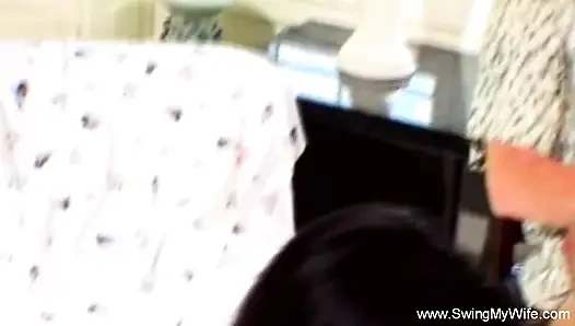 Istri dibagikan dalam aksi tukar pasangan hot