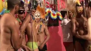 A festa acaba com sexo gay latino