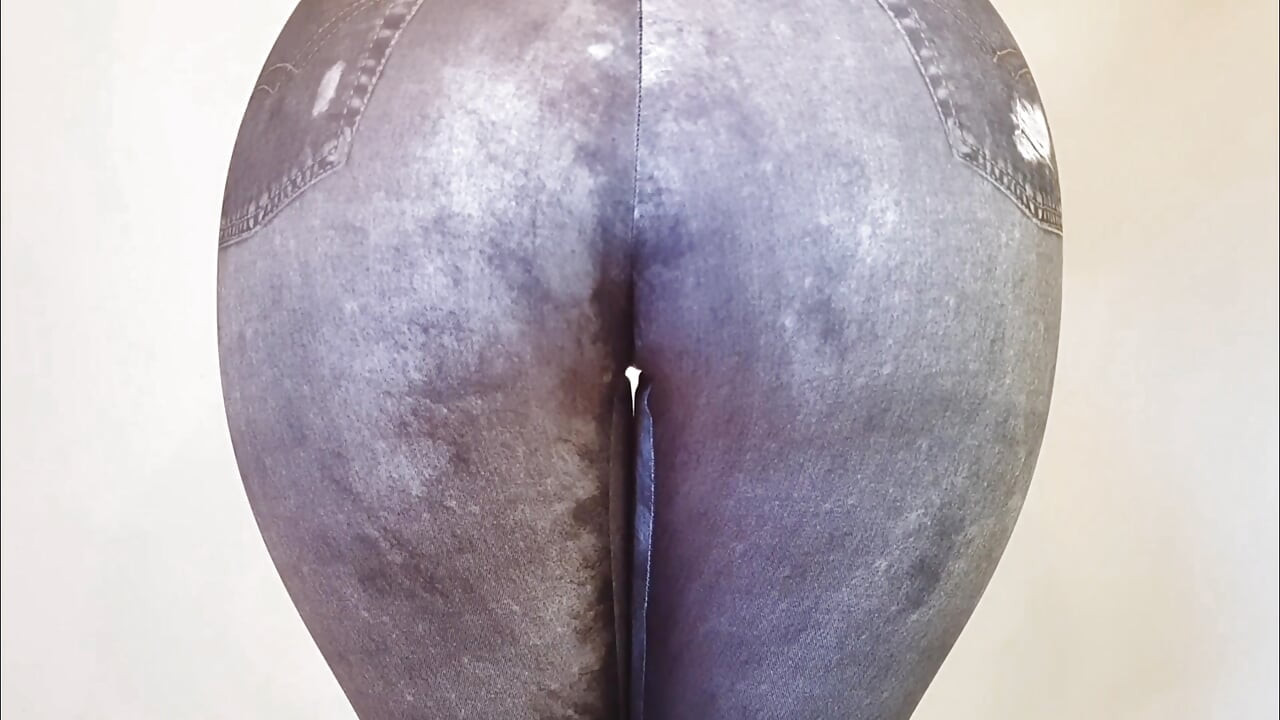 Heet meisje dat fitnessleggings probeert