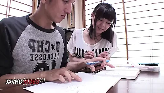 Siswi nakal haruka memulai permainan pornonya dengan blowjob yang bergairah dan banyak lagi