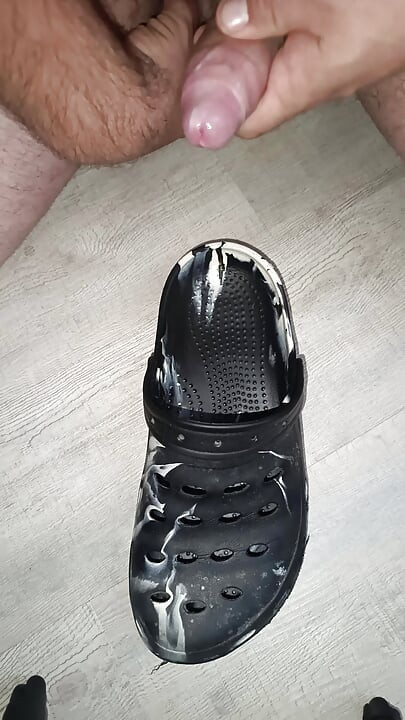 Eski ayakkabımın içine girdim