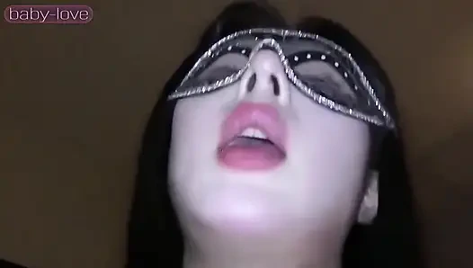 Молодая жена с секретом - перегружена жарой, она больше не могла противостоять