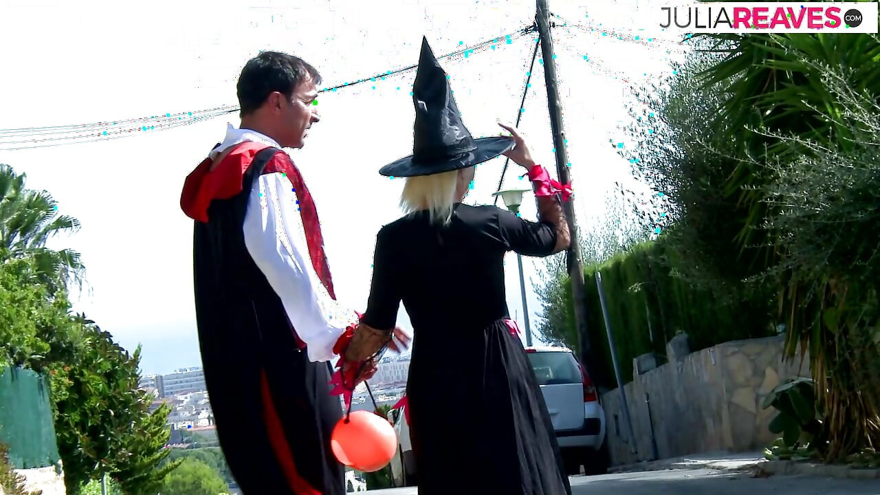 Tetovirana riba puši dva ogromna i jaše ih do svršavanja