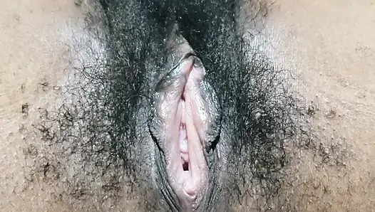 Heiße behaarte MILF-muschi hautnah mit verführerischer amateur-energie
