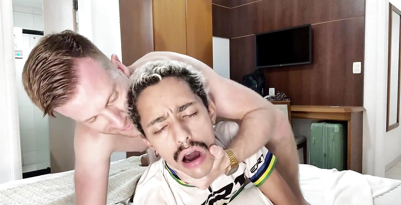 Rio'yu ziyaret eden seksi Fransız turistle korunmasız eğlence
