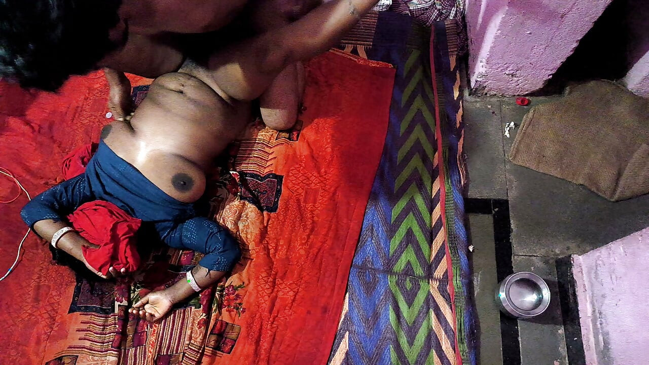 Collage Girl ne pados ke ladke ko bula ke raat bhar chudae ki