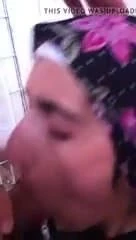 Kopftuch Hure lutscht Penis