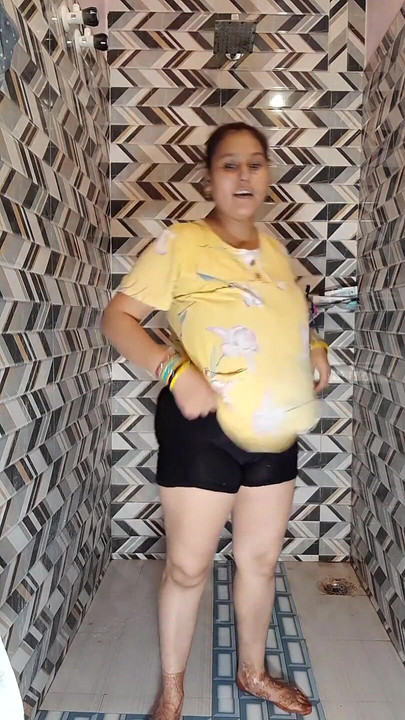 Puja orta yaşlı seksi kadın