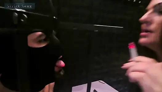 Lady zara my caged human ashtray , furnitur manusiaku adalah kaki jepitku