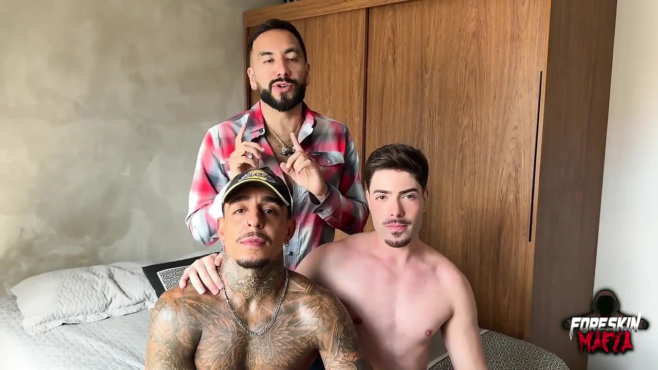 Tatted Muscle Stud Fucks Cute Twink Bareback Gay Hardcore Anal Foreskin Mafia Boomer Banks