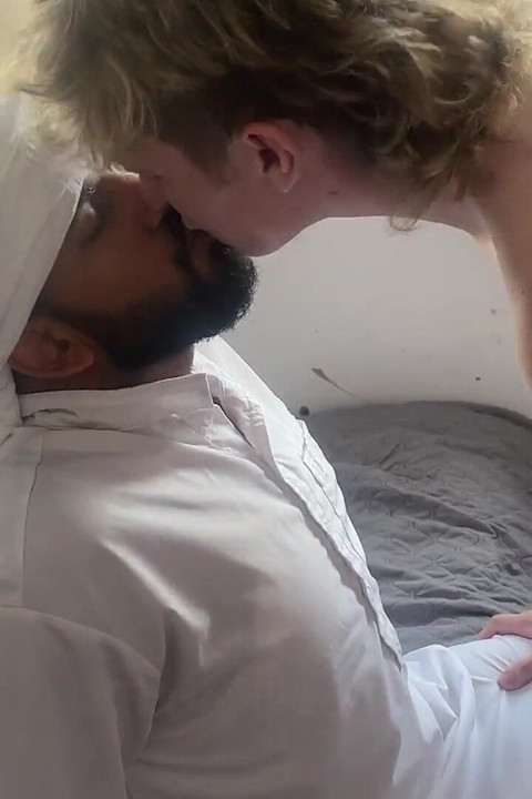 40 Mins Long Session Cute White Boy Serving Hairy Arab Stepdaddy in Jubba