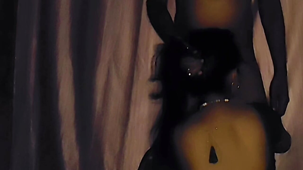 Bhabhi bekommt blowjob mit der nachbarin und betrügt seinen ehemann