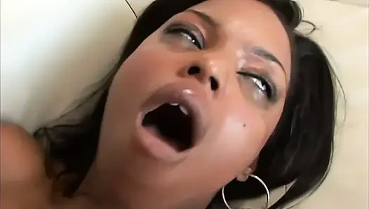 Marie Luv: Ein Weicher Und Modellierter Hintern Für Doppelte Penetration