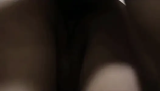 Endonezyalı kızlar artık dayanamıyor, sevişmek için şişe kullanmak zorunda kalıyorlar